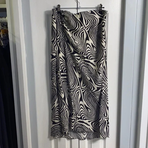 Geo Midi Skirt with Slit - Picture 2 of 7